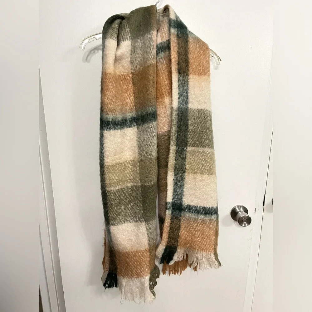 Steve Madden Cozy Warm Soft Plaid Wrap Scarf